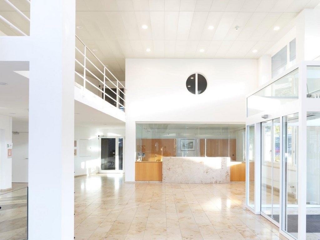 84m² office
