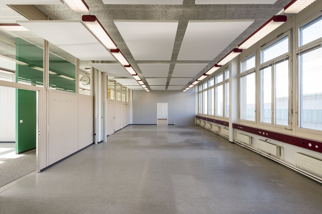 84m² office