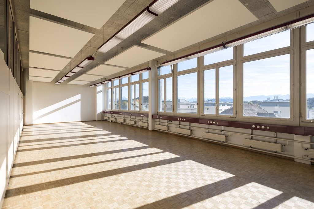 84m² office