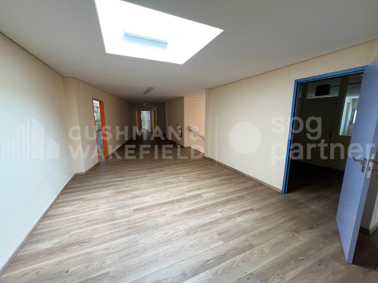 940m² workshop