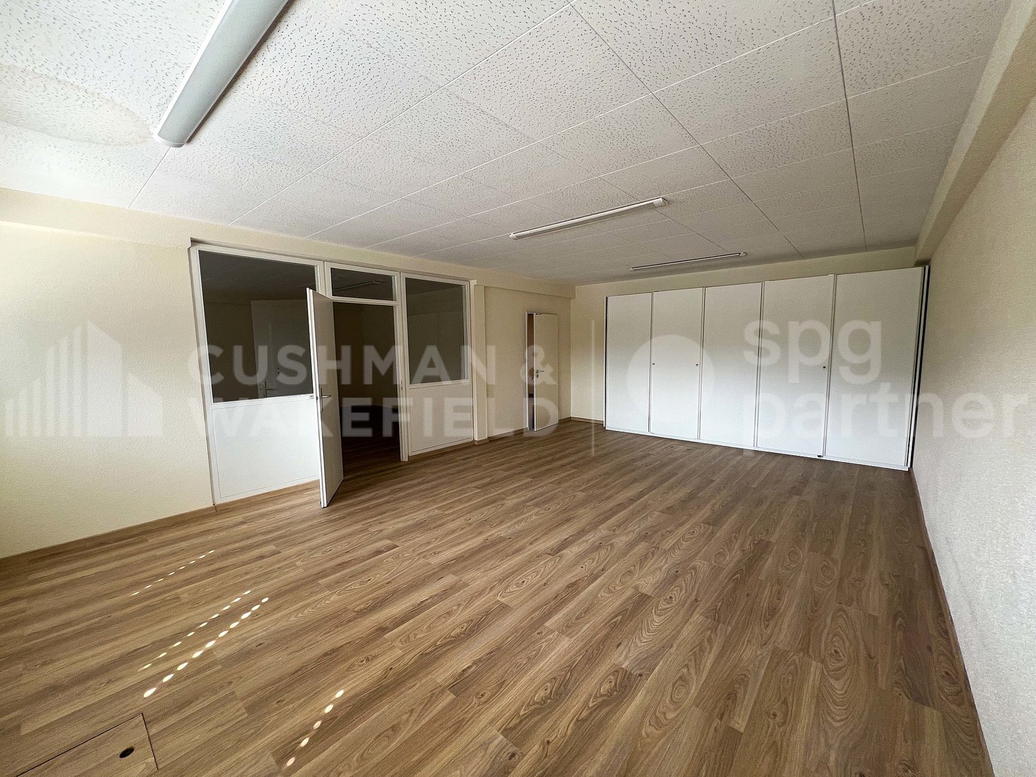 940m² workshop