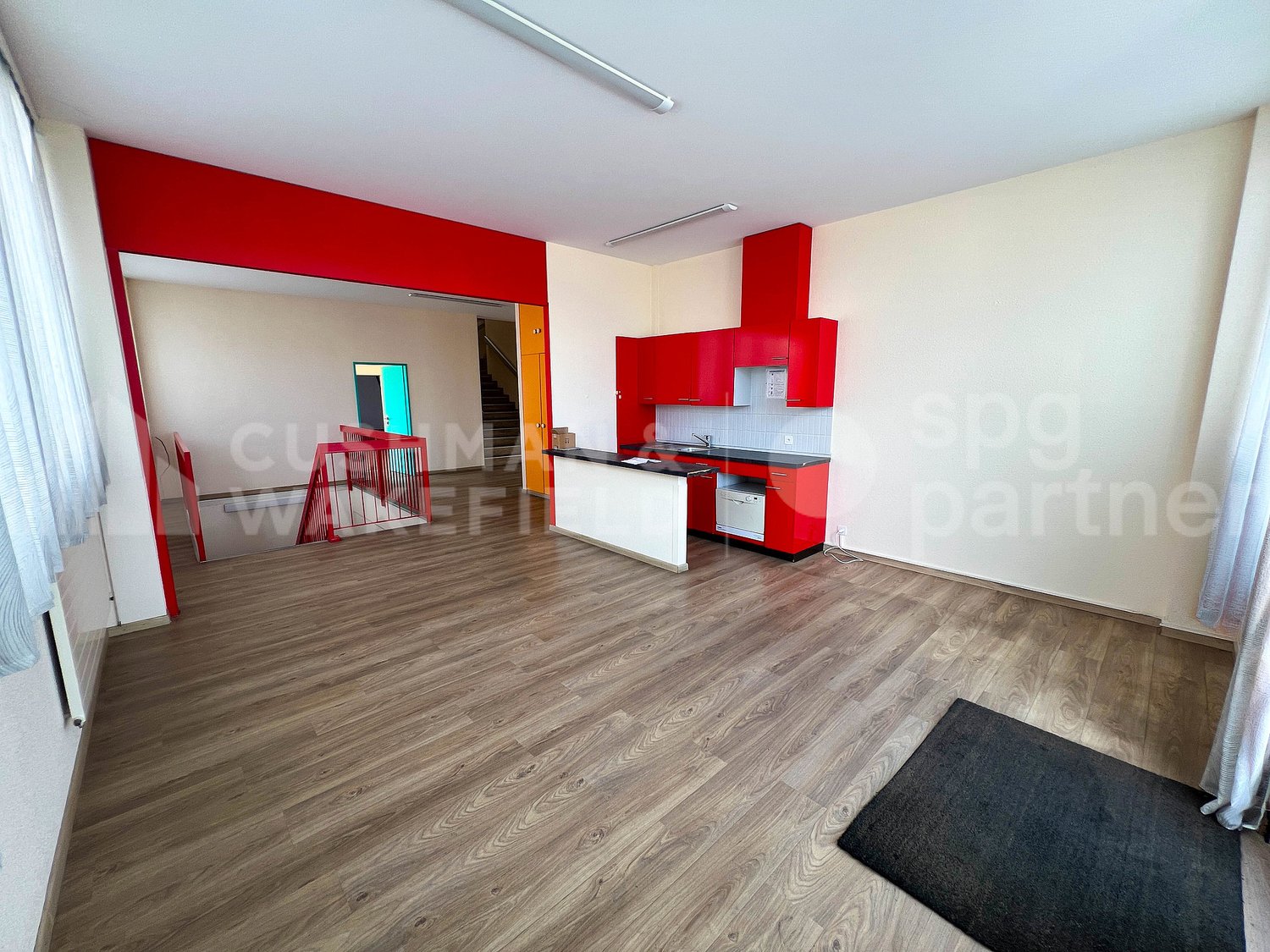 940m² workshop