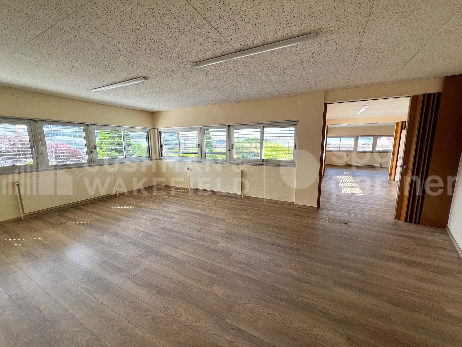 940m² workshop