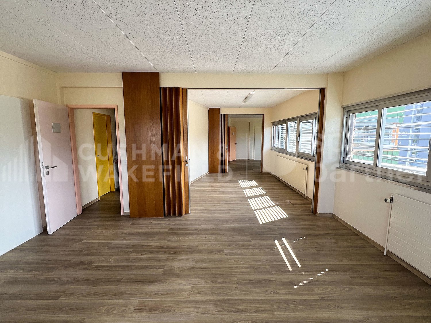 940m² workshop