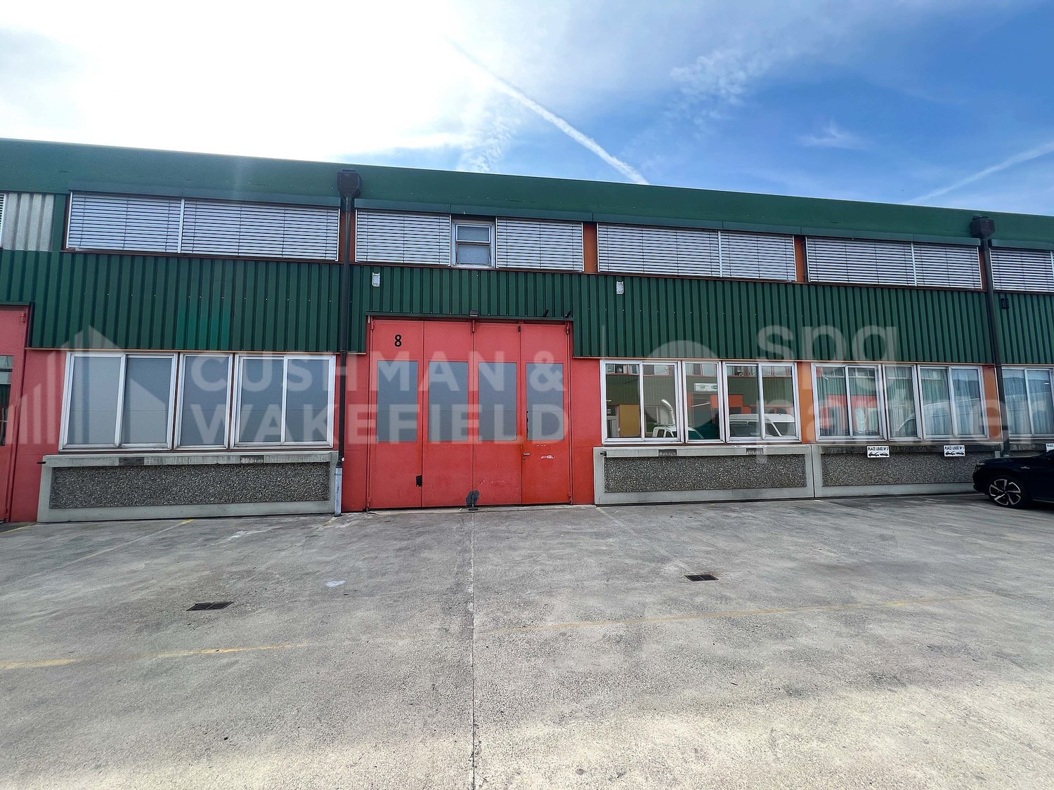 940m² workshop