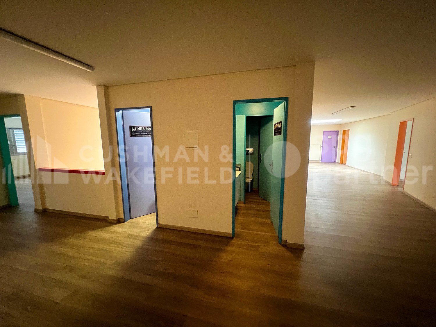 940m² workshop