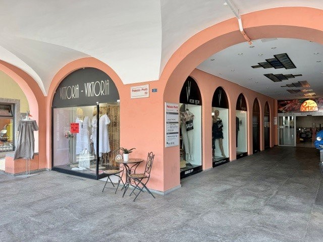 71m² negozio, foto 1 di 3