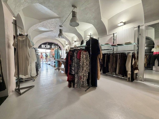 71m² negozio, foto 3 di 3