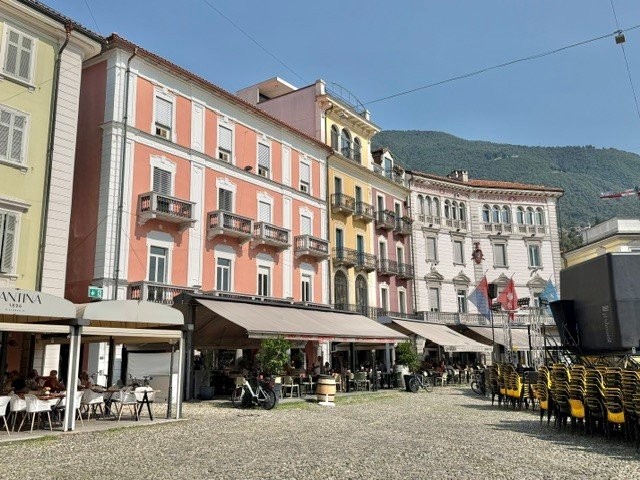 71m² negozio, foto 2 di 3