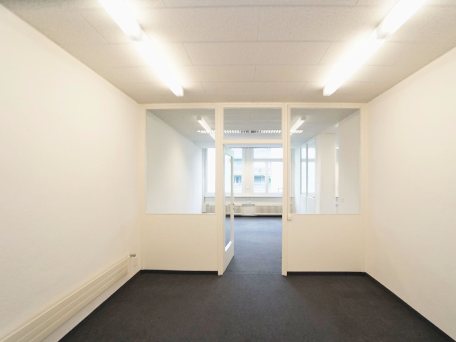 290m² office