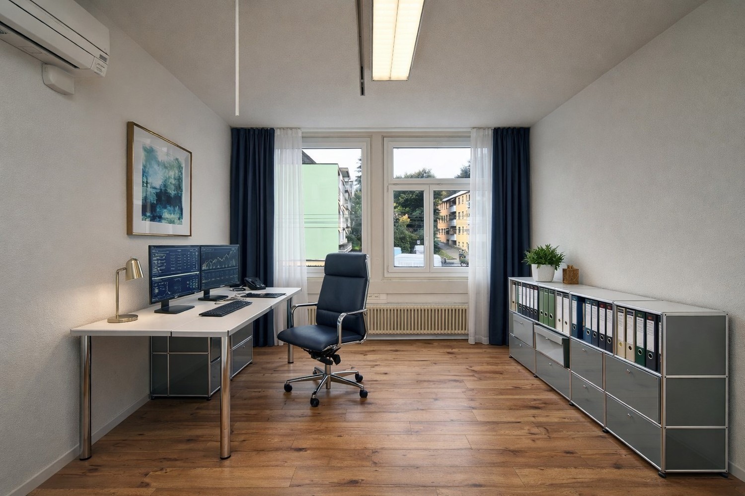 290m² office