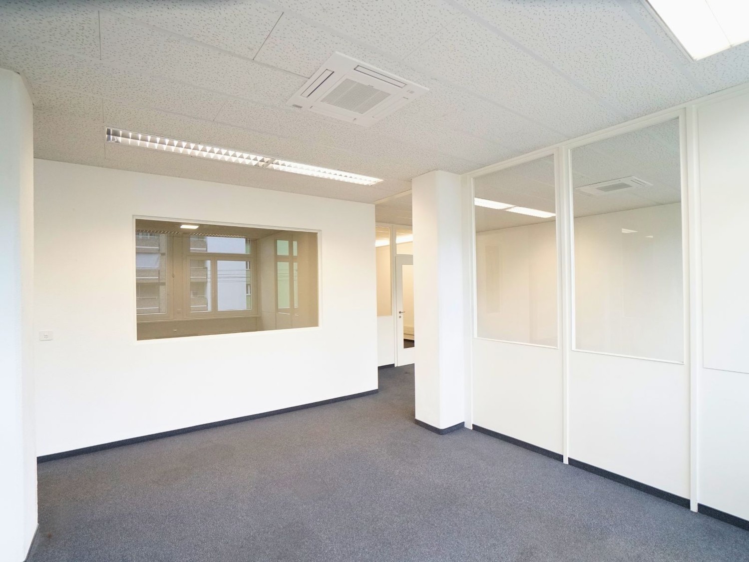 290m² office