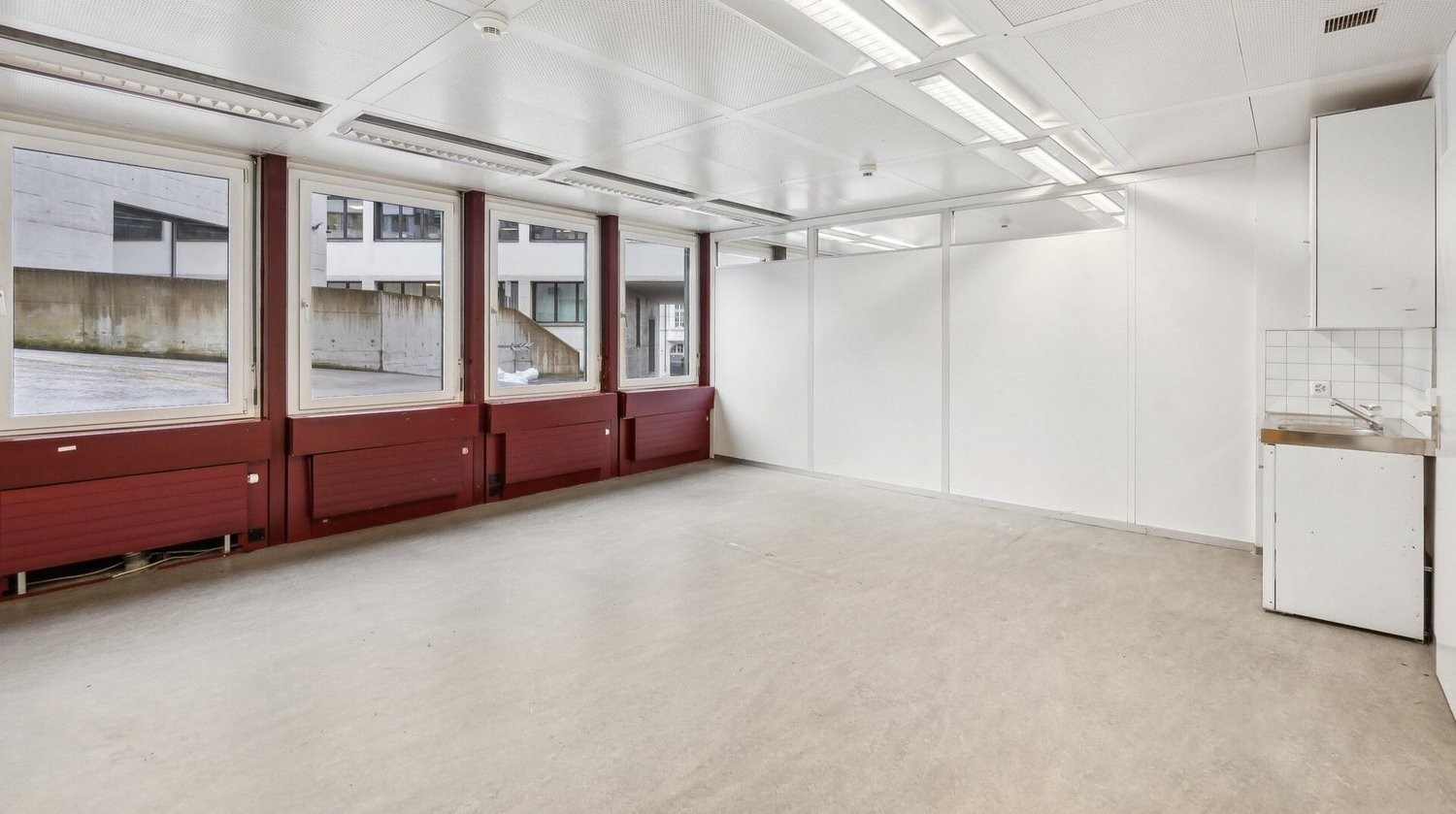 385m² office