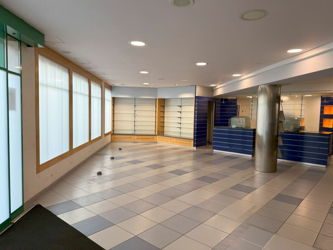 202m² commercial, Foto 3 von 10