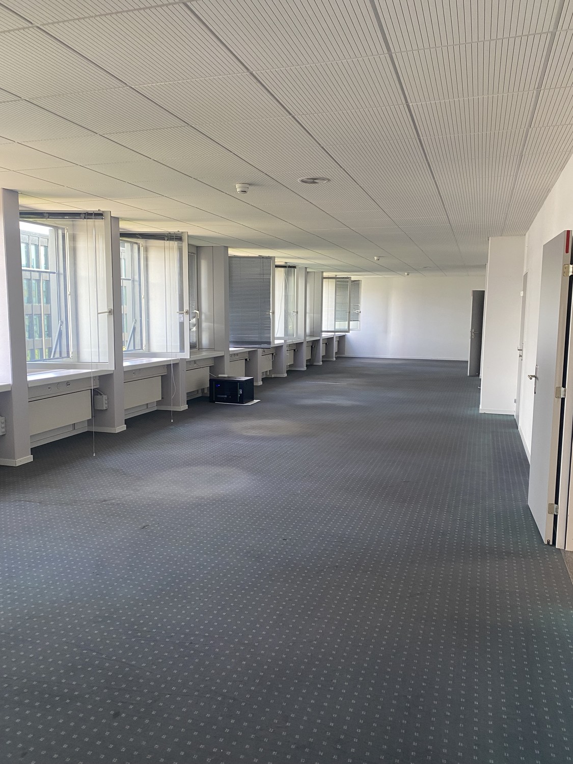 89m² office, photo 1 of 2