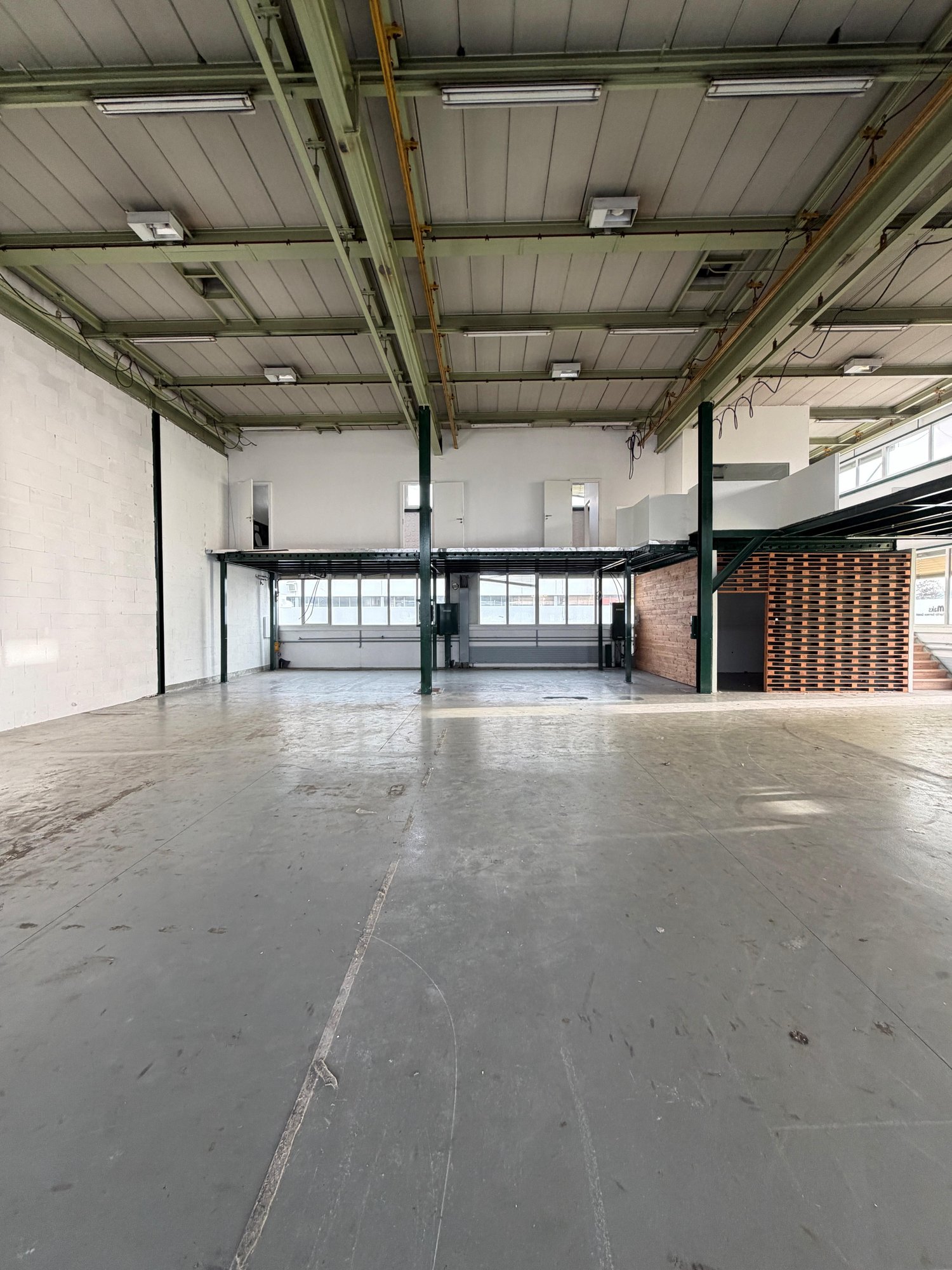 517m² commercial