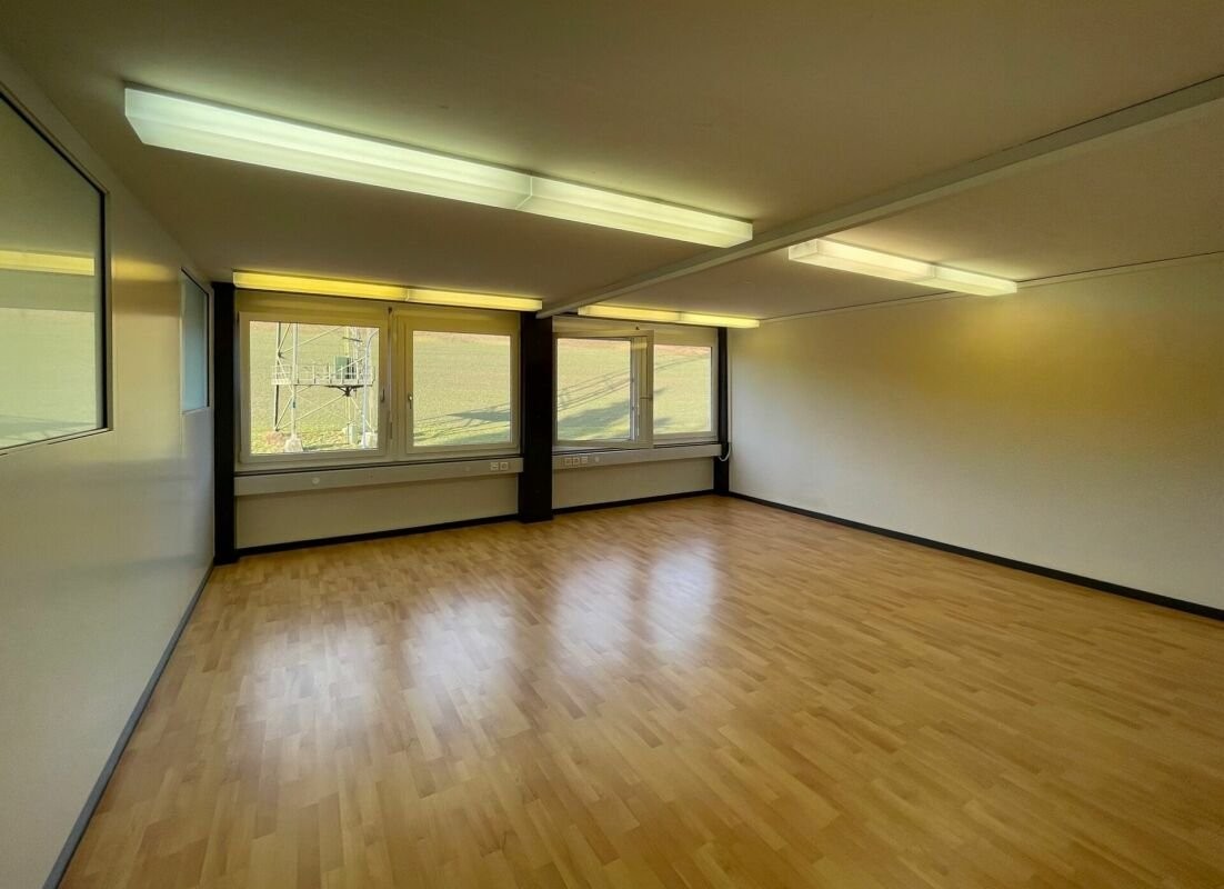 142m² office