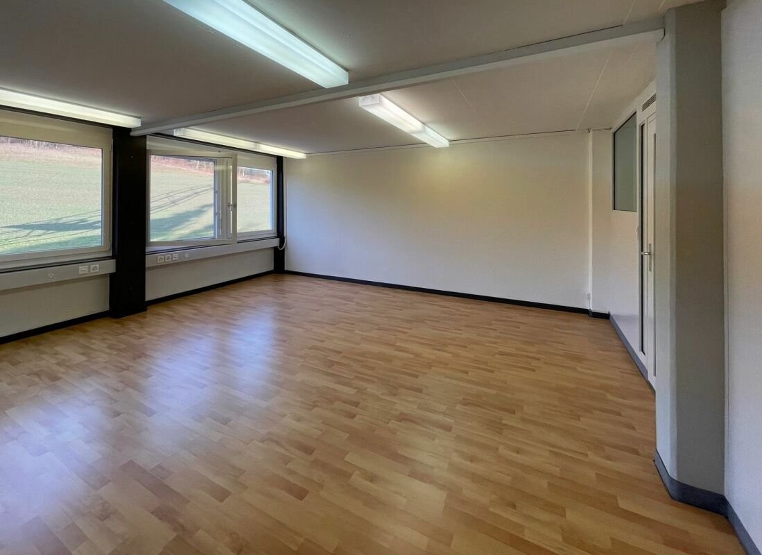 142m² office