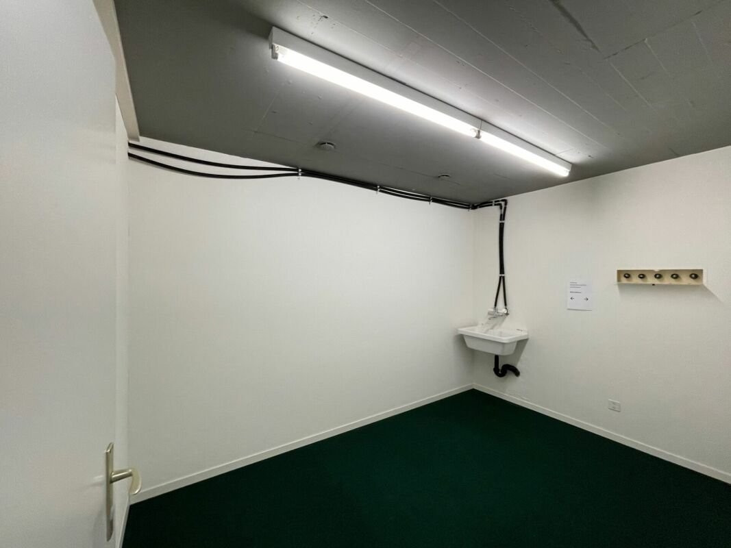 142m² office