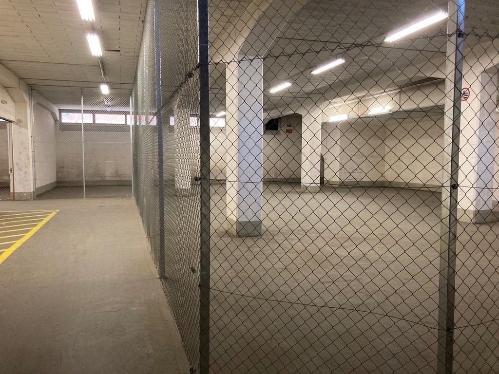 261m² storage room