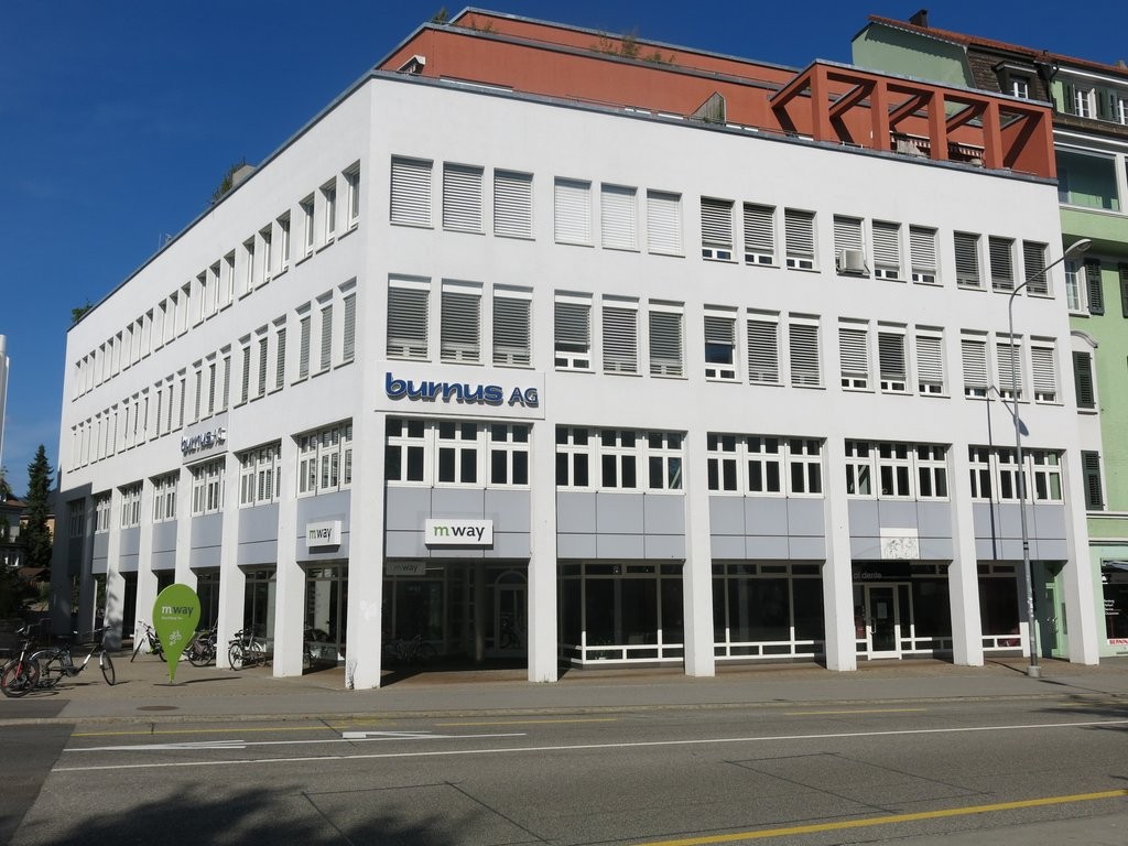 93m² office