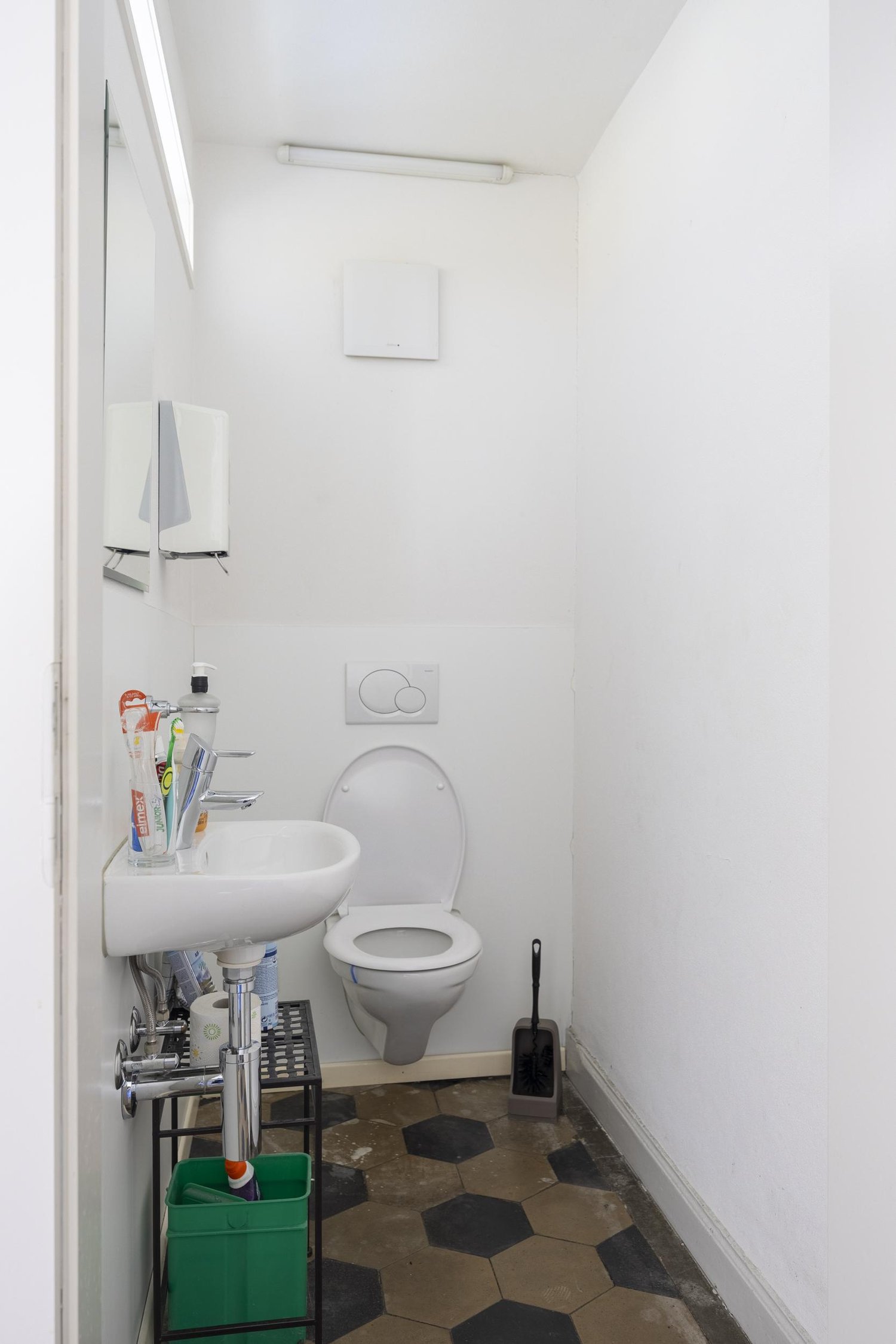 90m² office
