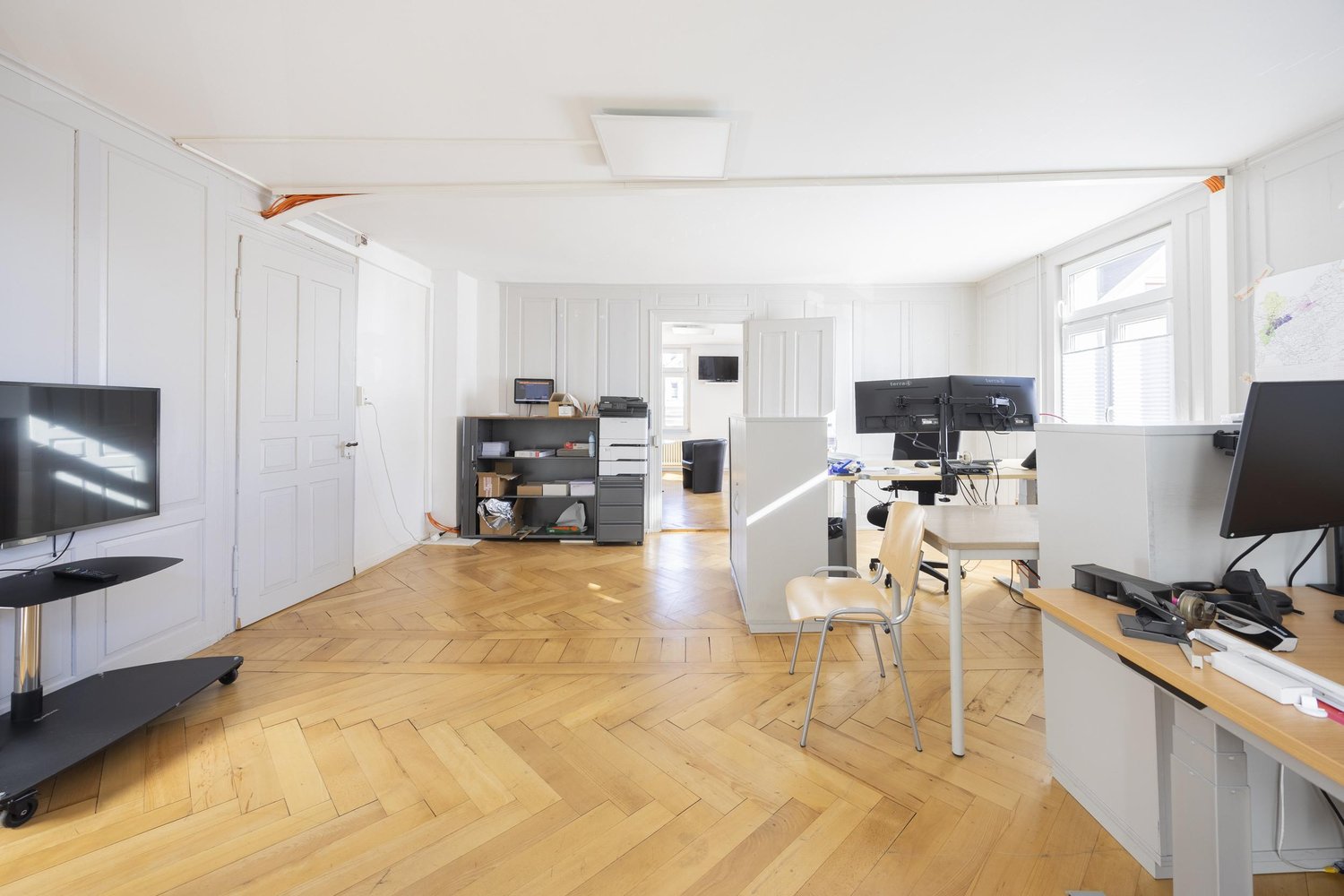 90m² office