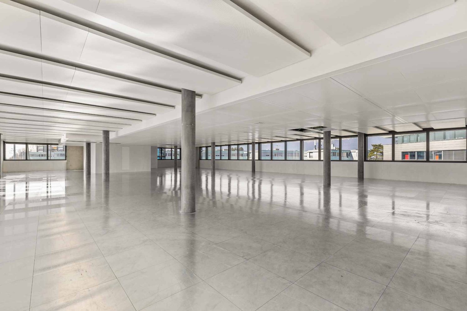 687m² office, photo 1 sur 10