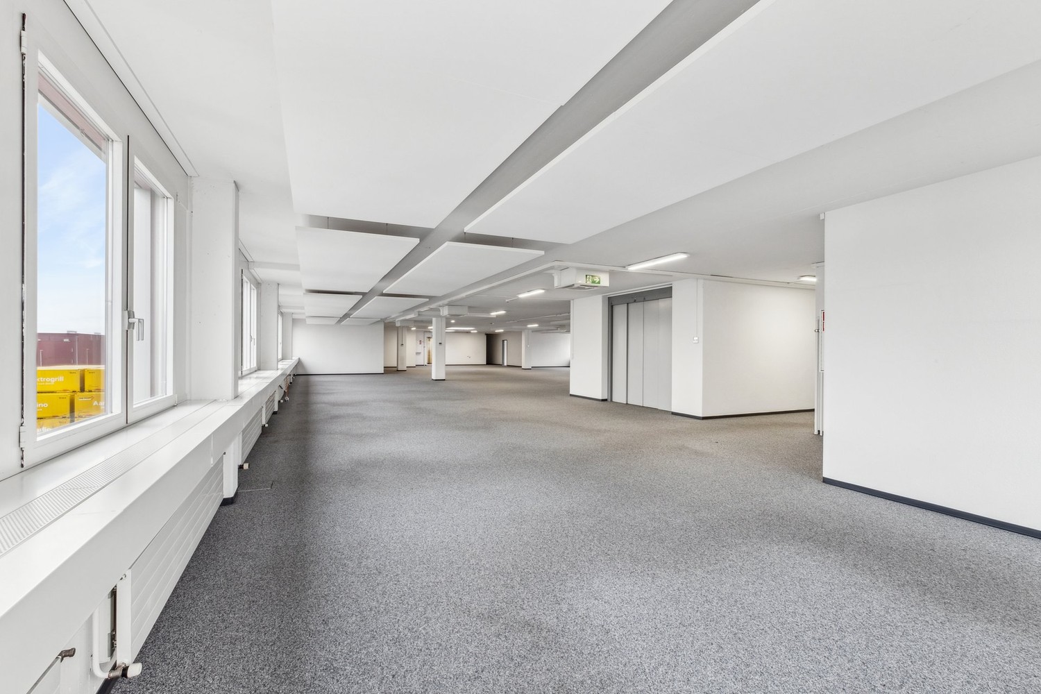 820m² office