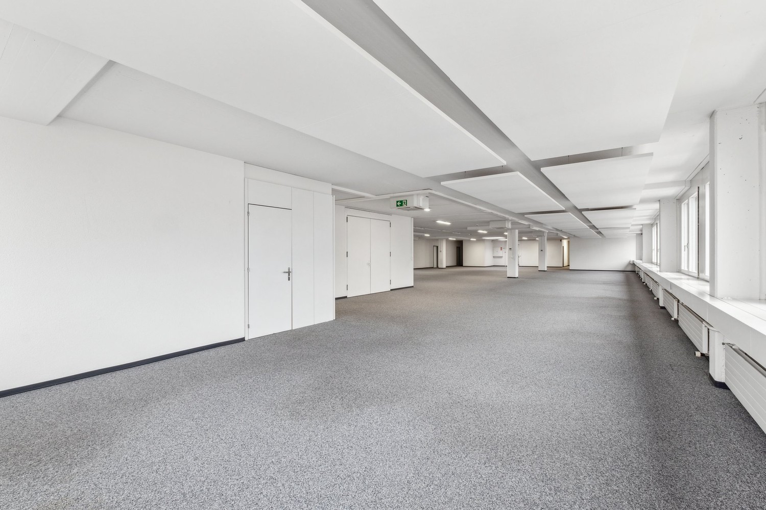 820m² office