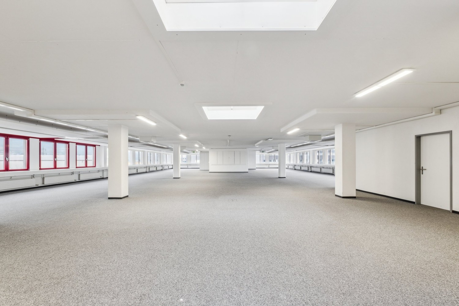 820m² office
