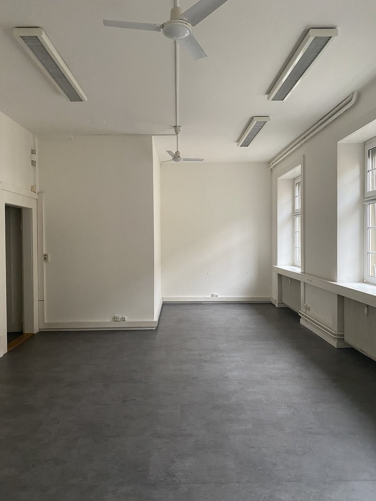 77m² office