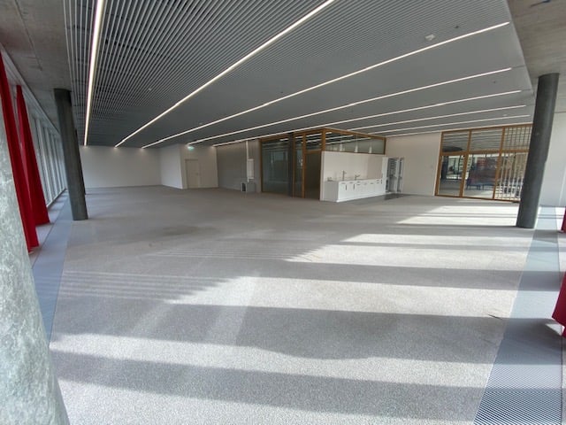 270m² office