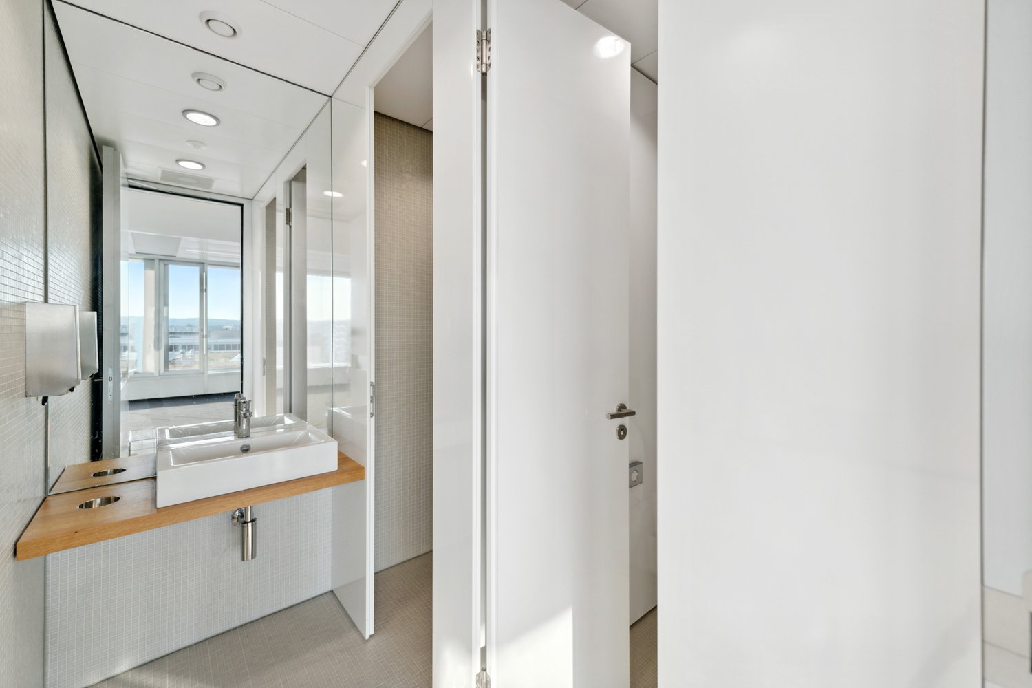 210m² office