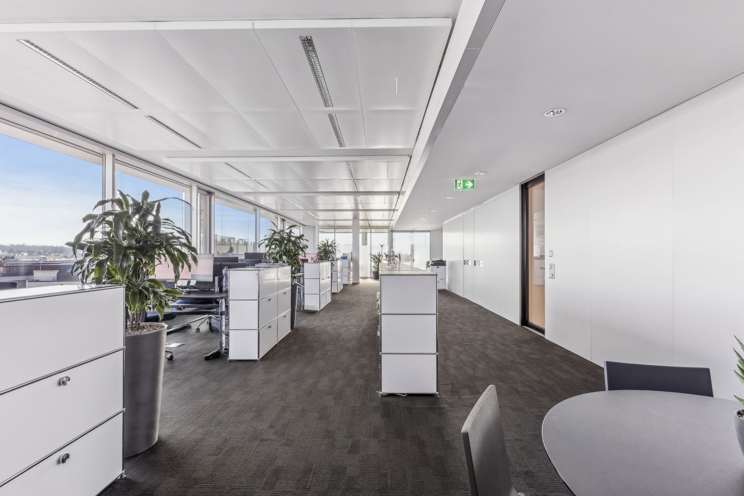 210m² office