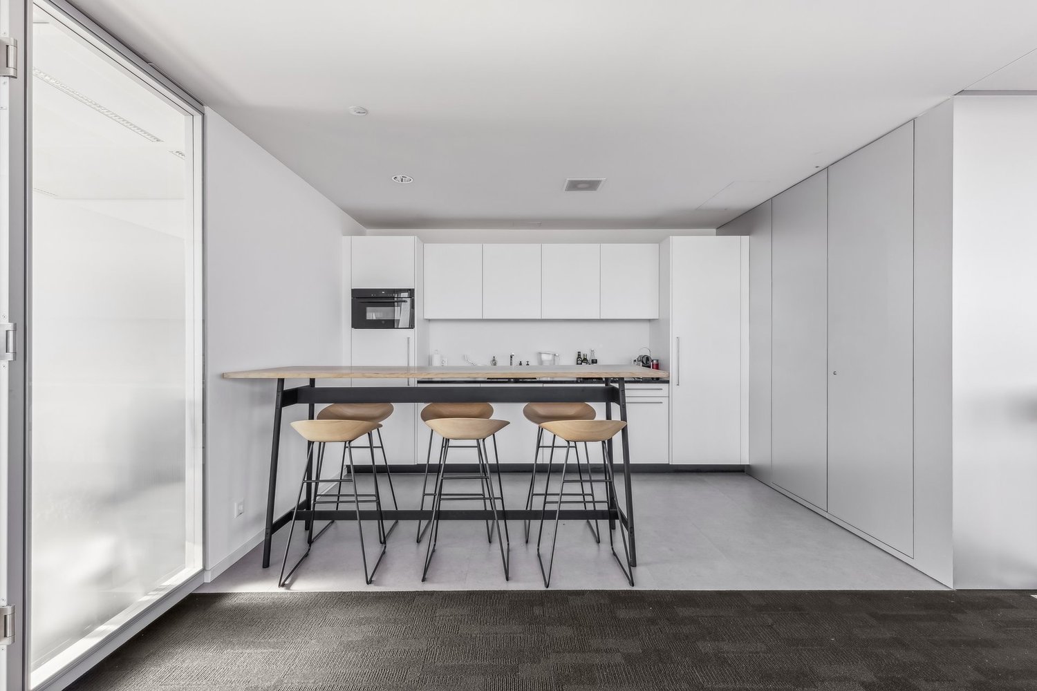 210m² office
