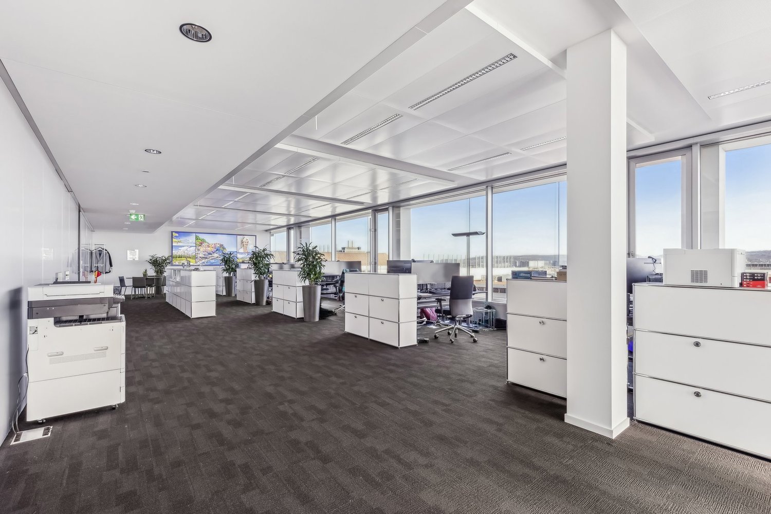 210m² office