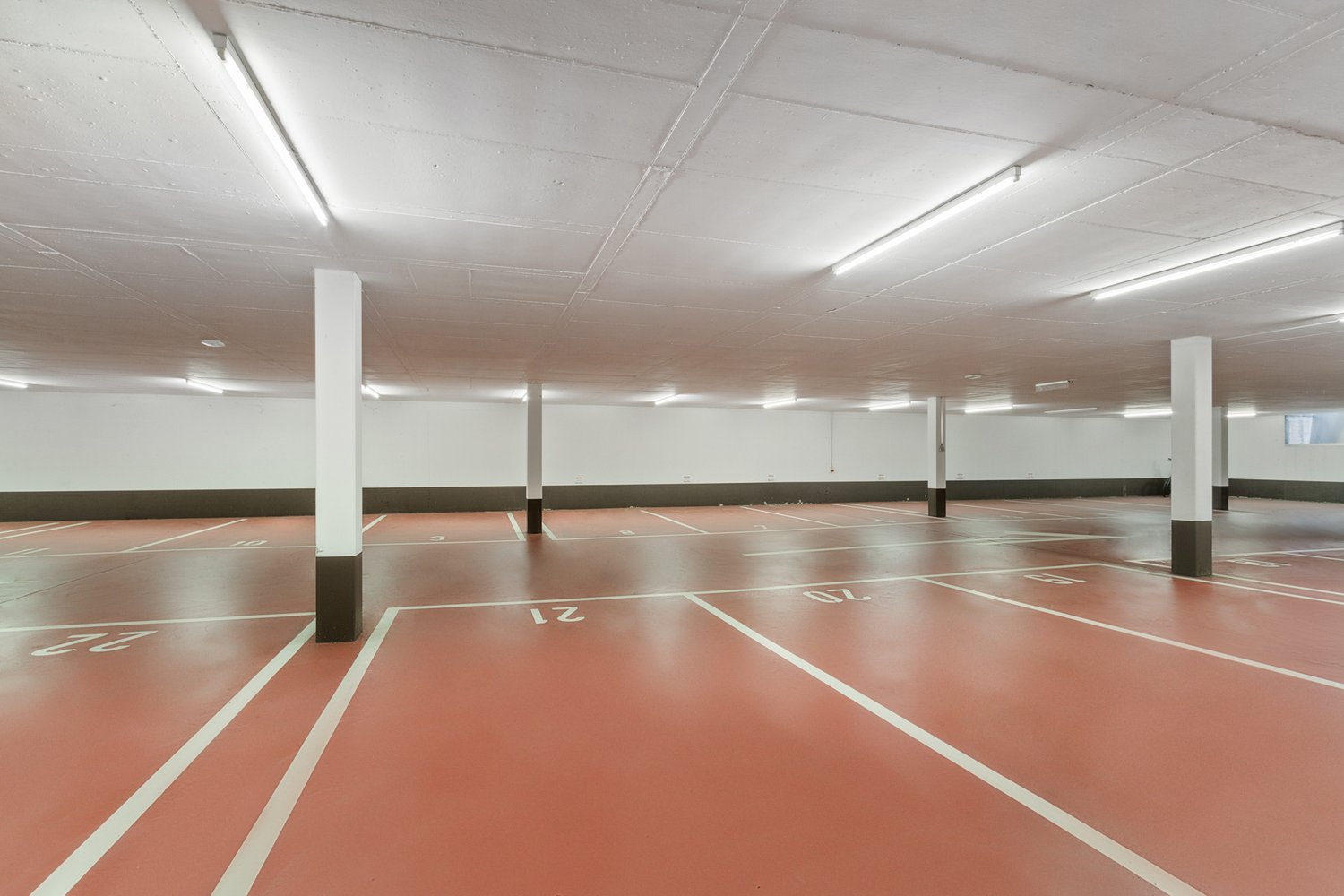 210m² office