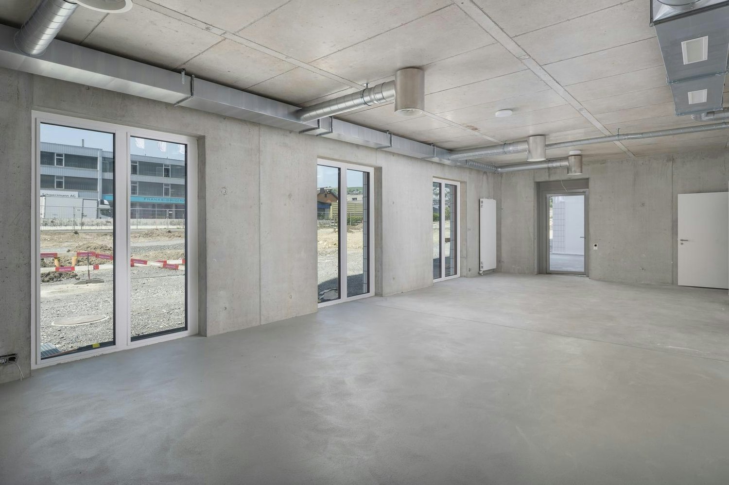 250m² office