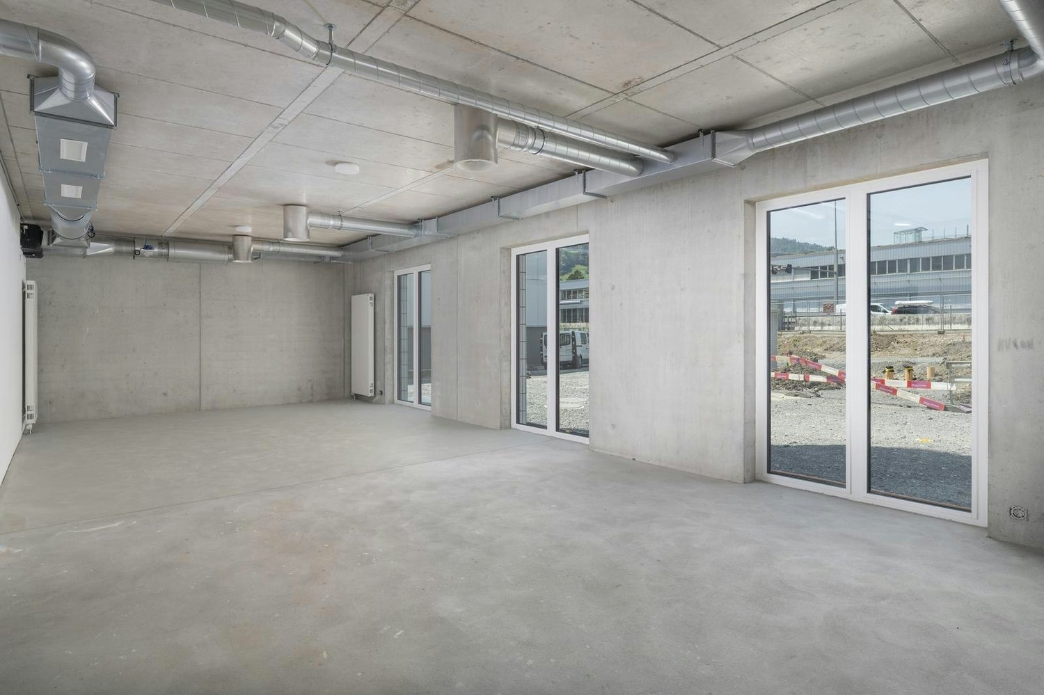250m² office