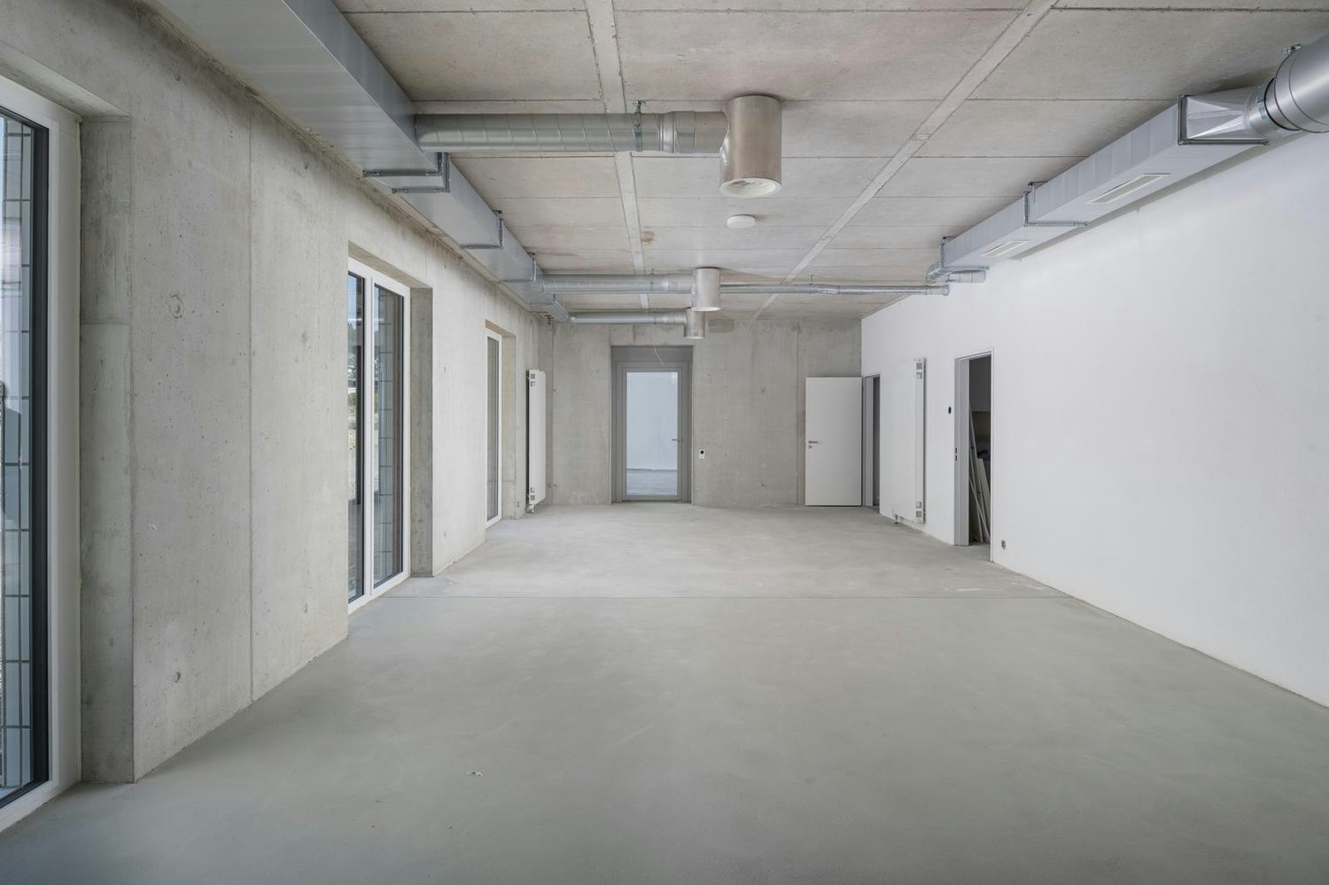 250m² office