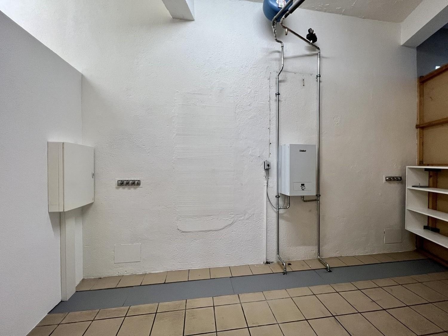 140m² commerciale, foto 6 di 7