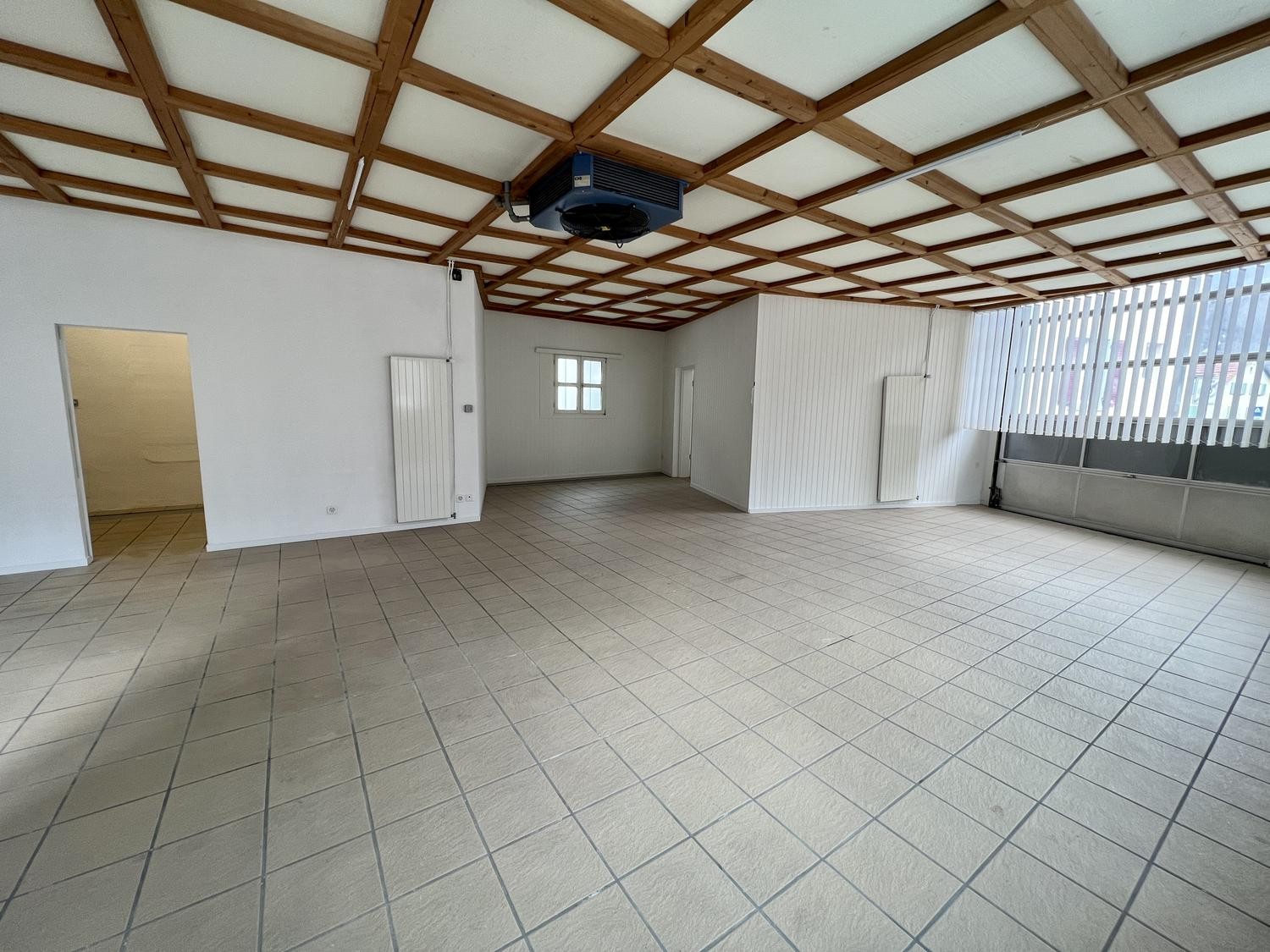 140m² commerciale, foto 4 di 7