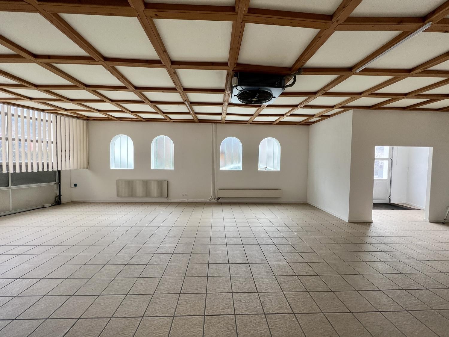 140m² commerciale, foto 2 di 7