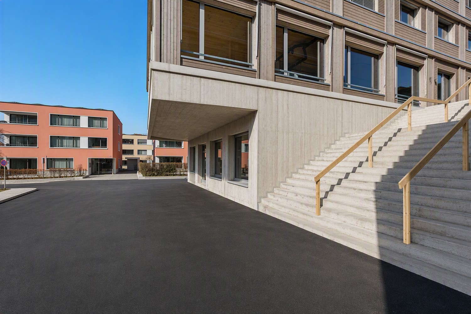 100m² shop