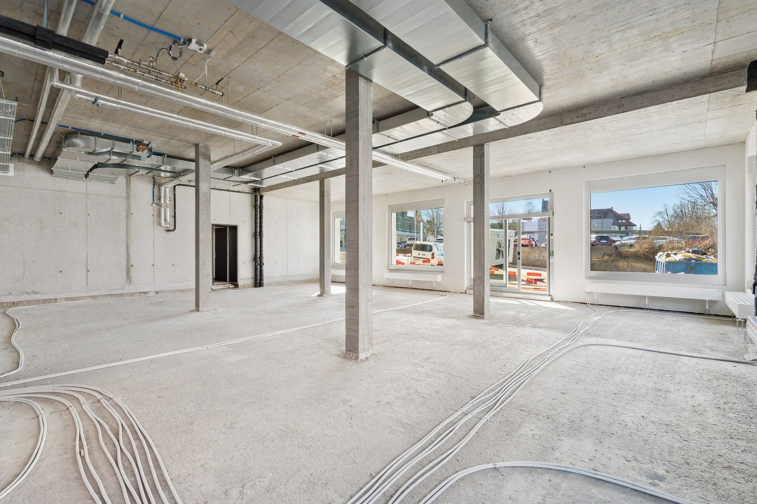 100m² shop