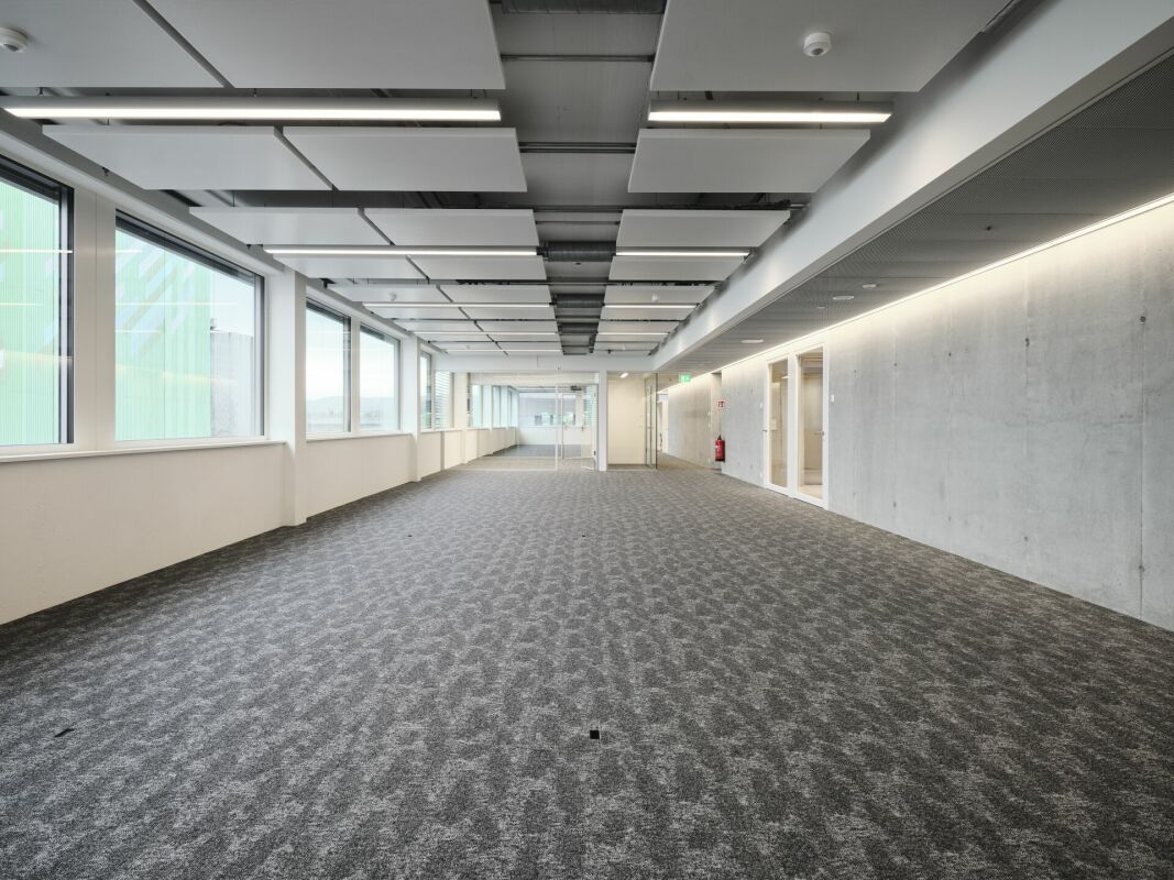 200m² office