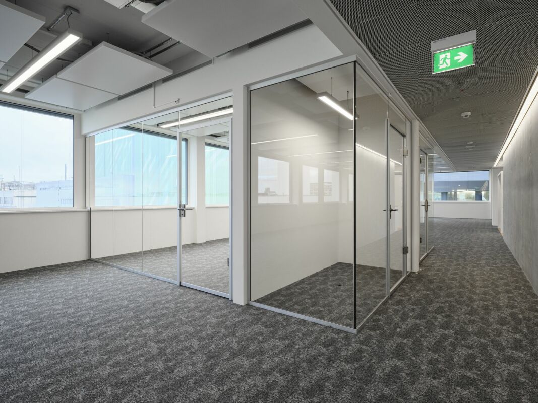 200m² office