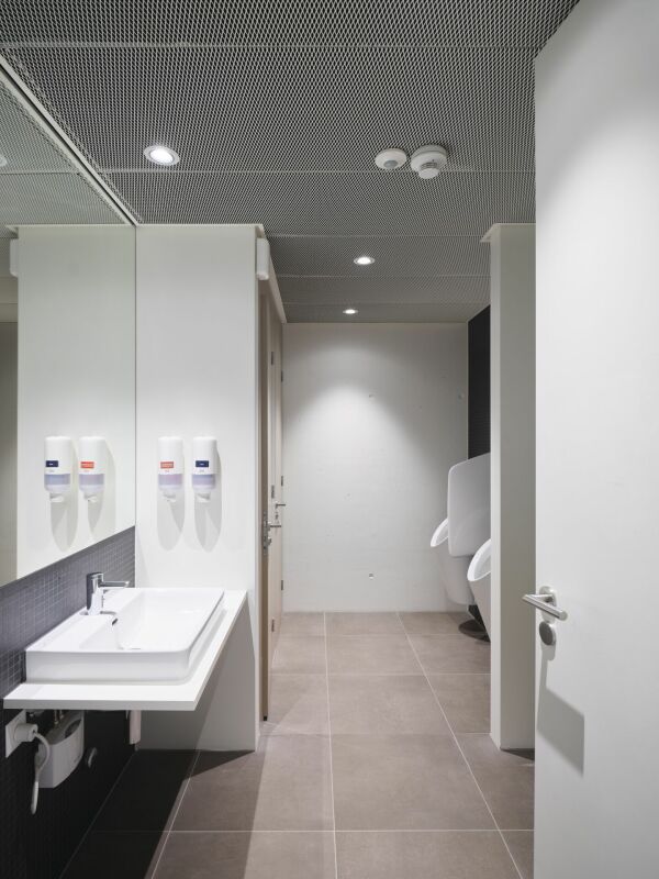 200m² office