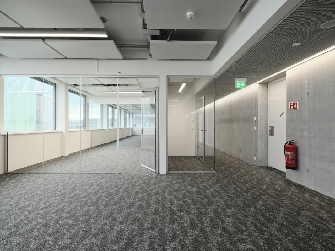 200m² office